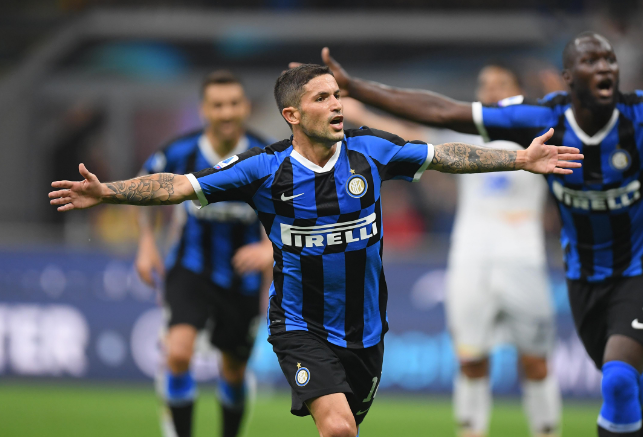 西甲焦点战：皇家奥维耶多步步紧逼马略卡，赛季前景扑朔迷离（西甲重磅对决：皇家奥维耶多紧追马略卡，赛季走向仍充满变数）