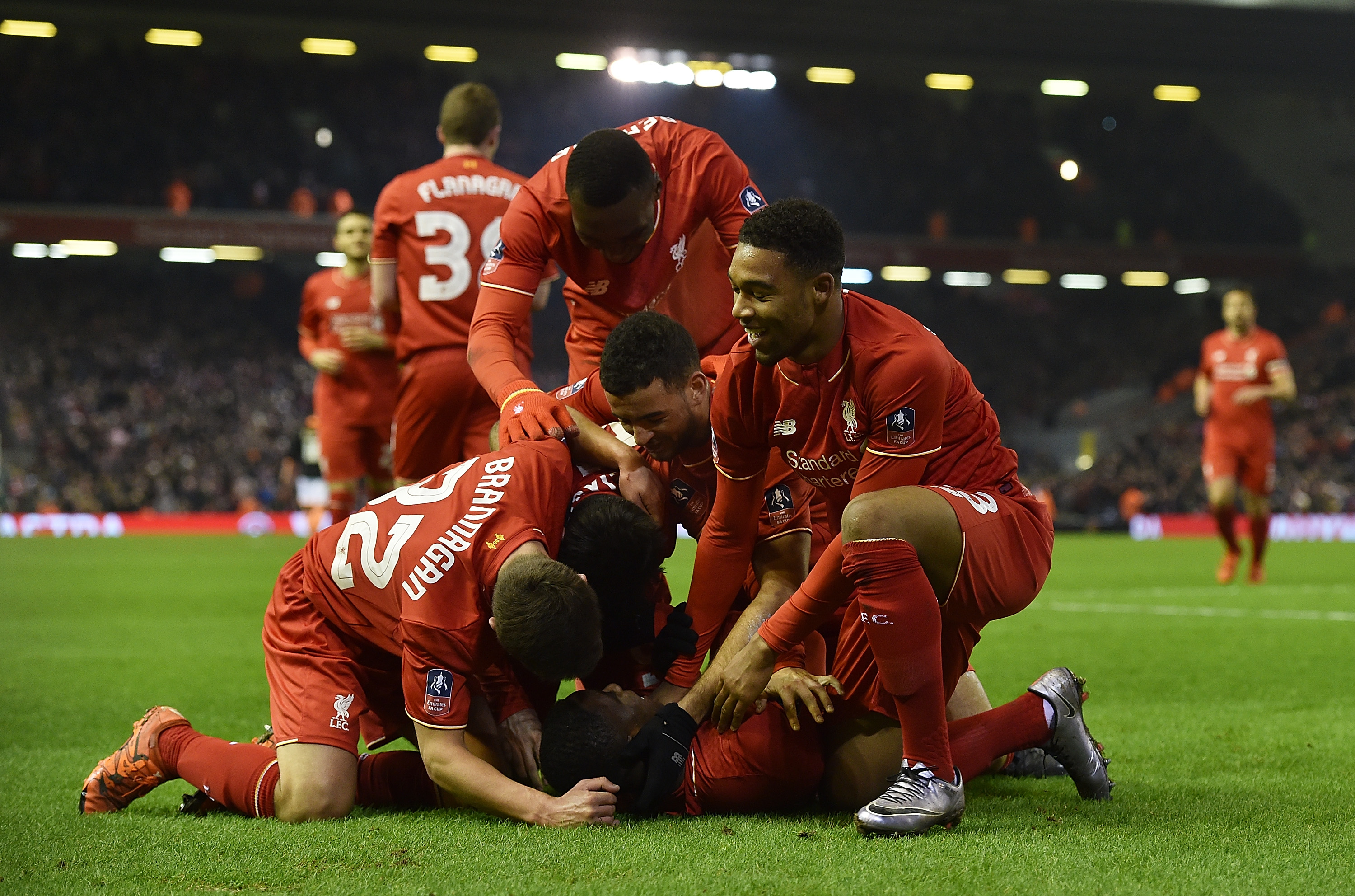 记者：加图索准备征召帕莱斯特拉，已派意大利队球探多次考察（记者：加图索拟征召帕莱斯特拉，意大利队球探已频繁考察）