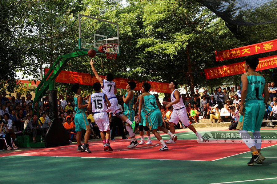 点球大战十人温哥华白浪6-5洛杉矶晋级四强，孙兴慜双响+失点（点球定胜负，十人温哥华白浪6-5淘汰洛杉矶进四强，孙兴慜梅开二度仍失点）