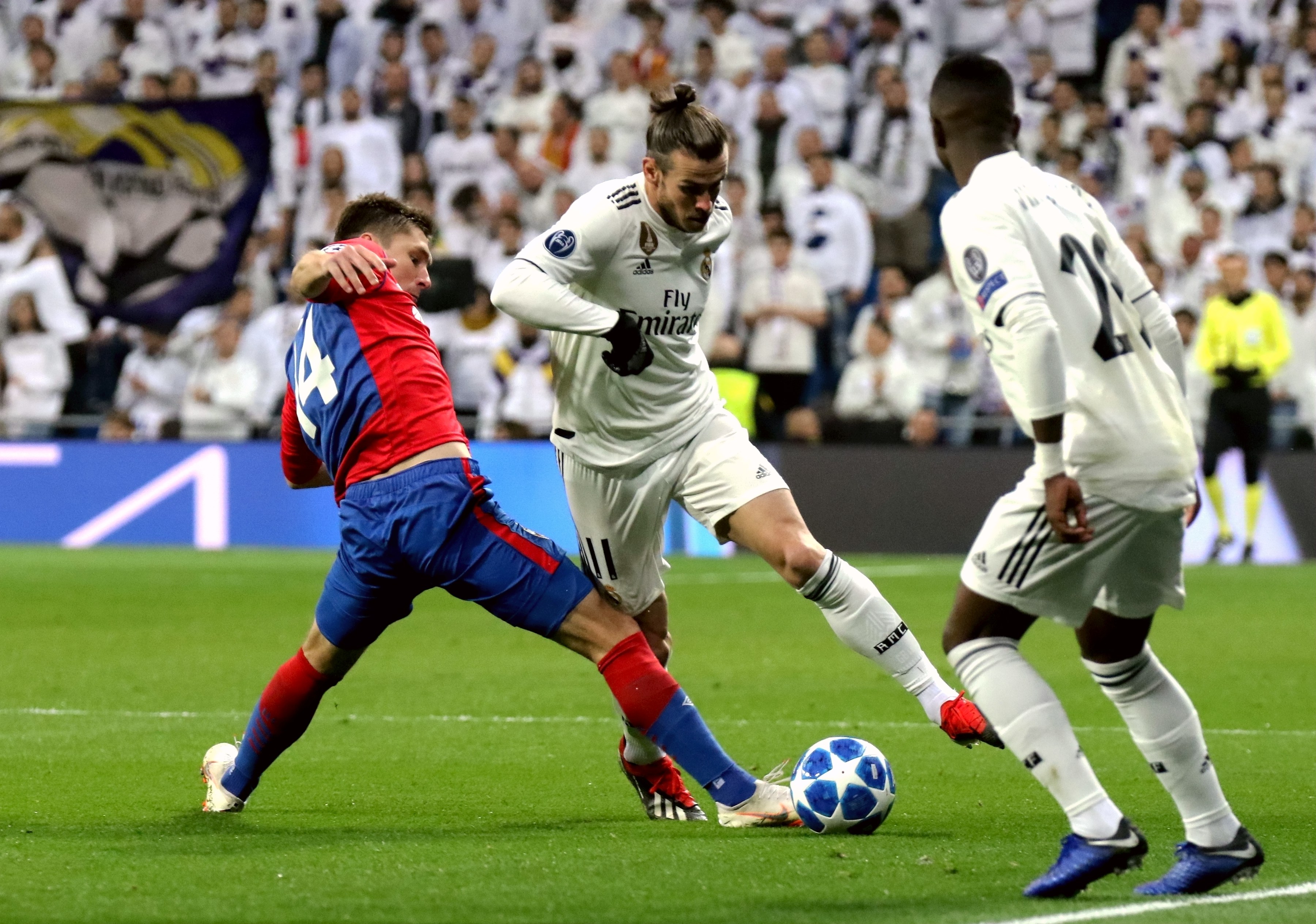 4球1助攻！25岁非洲天才边锋闪耀英超，超级香饽饽，3大豪门抢疯了（英超掀起风暴：25岁非洲飞翼独造5球，三大豪门竞相争夺）