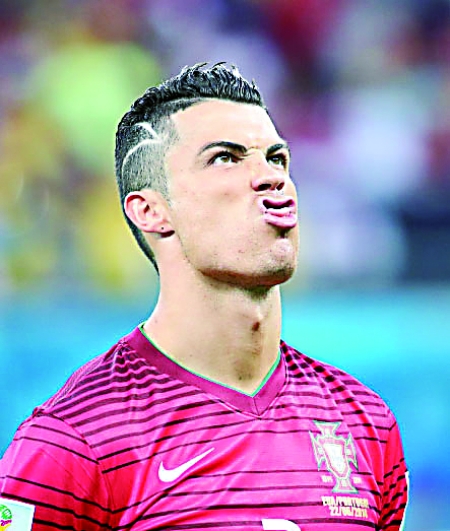 米体：斯帕莱蒂考虑放弃无锋阵，重新启用2名进攻中场+1名中锋（米体：斯帕莱蒂或放弃无锋战术，改用两名进攻中场搭配一名中锋）