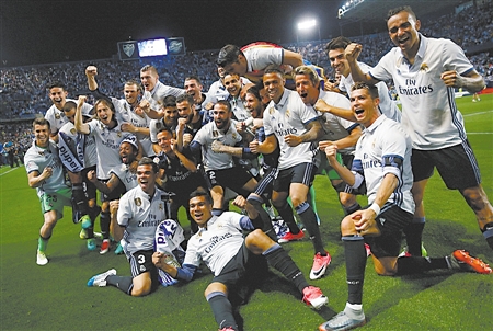 斯帕莱蒂：迪格雷戈里奥是一门；库普踢中卫就是为了参与进攻（斯帕莱蒂：迪格雷戈里奥是门将；让库普踢中卫是为了更好地参与进攻）