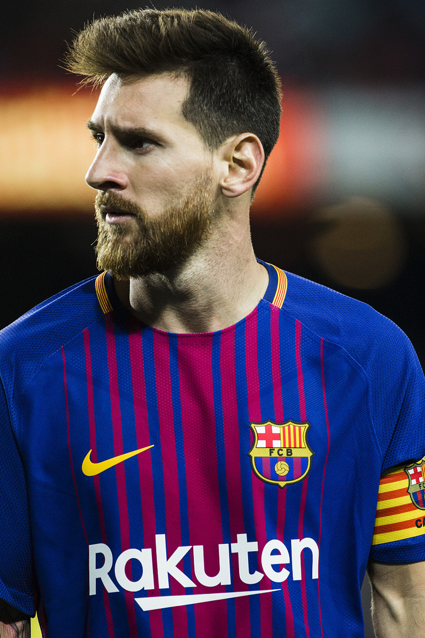 伤愈回归，三笘薰重返球场进行单独训练（三笘薰伤愈复出 重返球场展开个人训练）