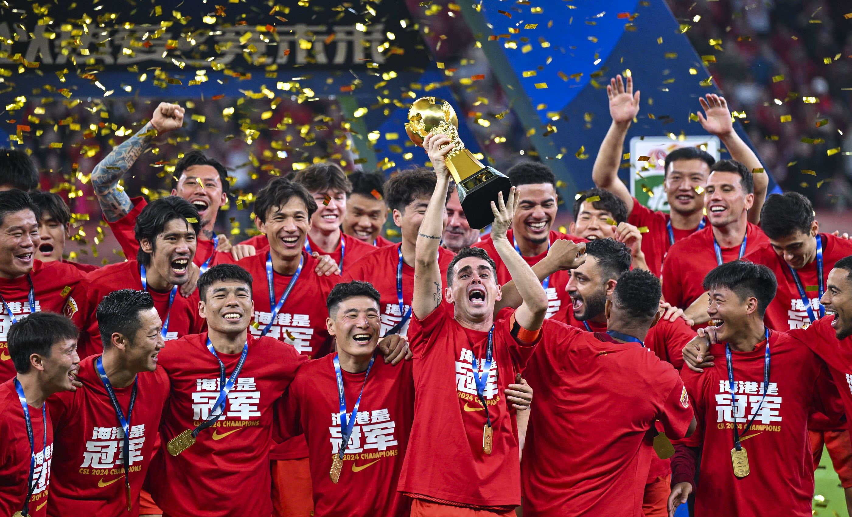 青岛西海岸主教练邵佳一成功保级，郑智接任后计划邀请黄博文、李雷雷等助教，助力球队发展。（邵佳一率青岛西海岸完成保级，郑智接任拟邀黄博文、李雷雷加盟教练组助力球队发展）