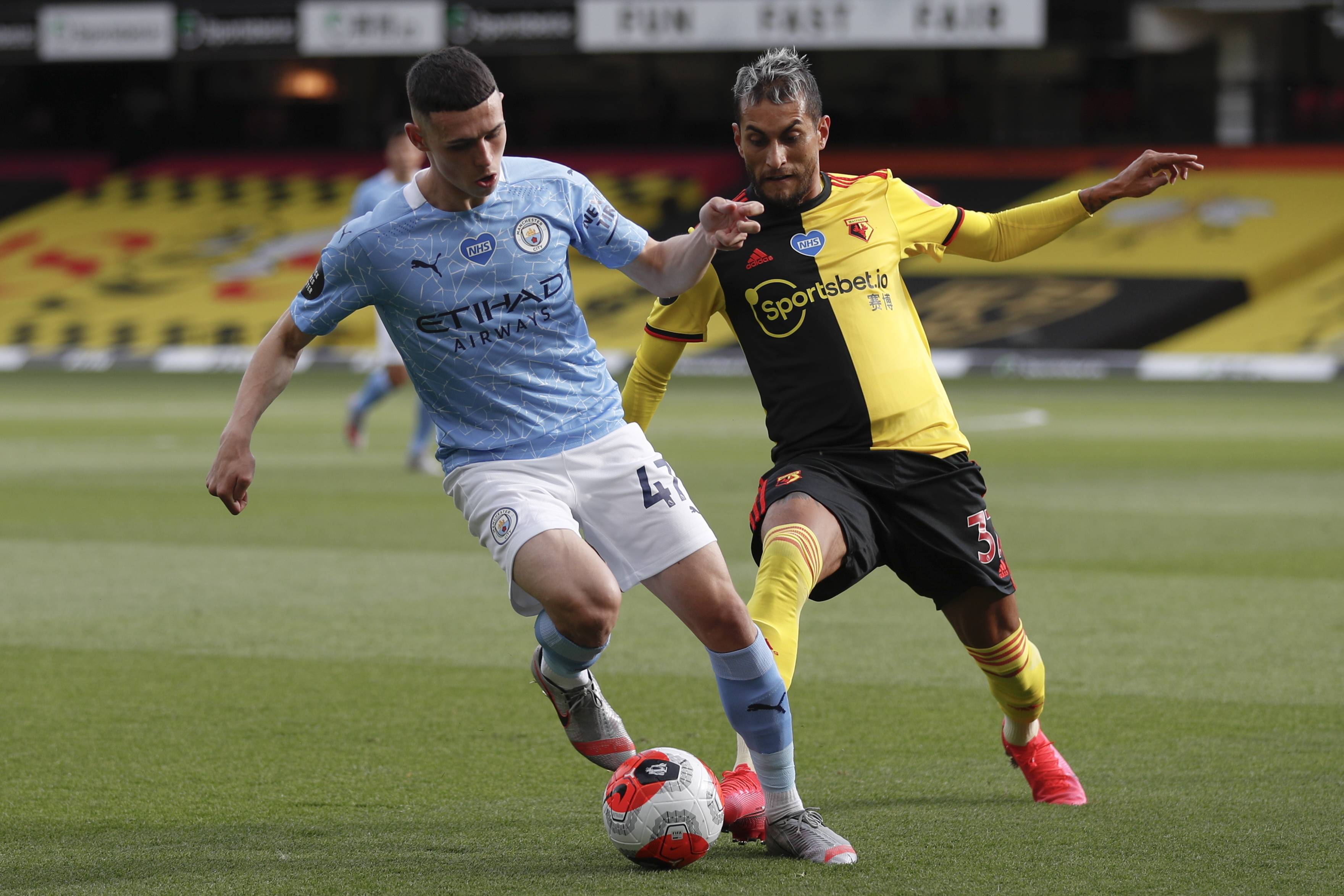 非洲杯战报：马赫雷斯梅开二度，阿尔及利亚3-0十人苏丹（非洲杯简讯：马赫雷斯双响，阿尔及利亚3-0完胜十人苏丹）