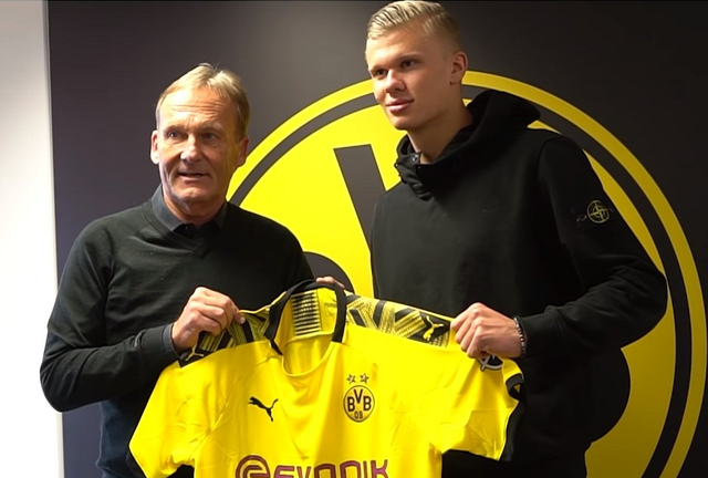 里弗斯直面流言：更衣室必受干扰，字母哥职业态度稳军心（里弗斯回应传闻：更衣室难免波动，字母哥的职业态度稳住全队）