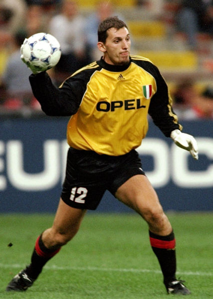 36岁中国短跑名将苏炳添社媒发布长文，宣布自己正式退役（苏炳添36岁在社交平台以长文告别赛场，官宣退役）