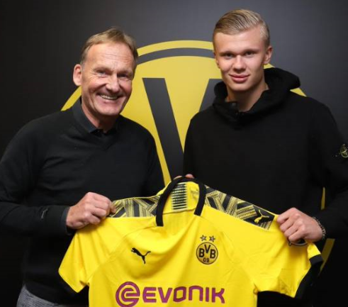 TA：加拉格尔在马德里过得很开心，俱乐部对他的工作态度满意（TA：加拉格尔在马德里过得愉快，俱乐部对其职业态度表示认可）