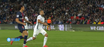 每体：法兰克福球迷在诺坎普制造骚乱，将面临欧足联的处罚（每体：法兰克福球迷在诺坎普引发骚动，或将受到欧足联处罚）