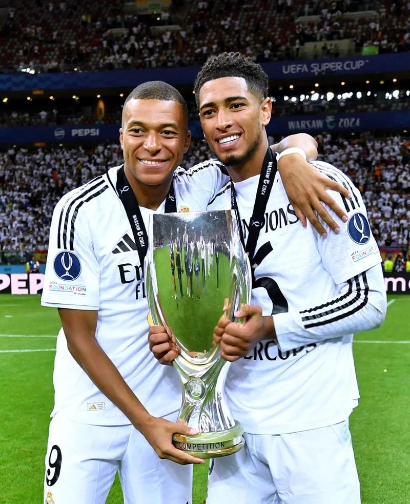 这是39岁？胡尔克远距离任意球直接爆射破门（39岁仍凶猛！胡尔克远距离任意球重炮破门）